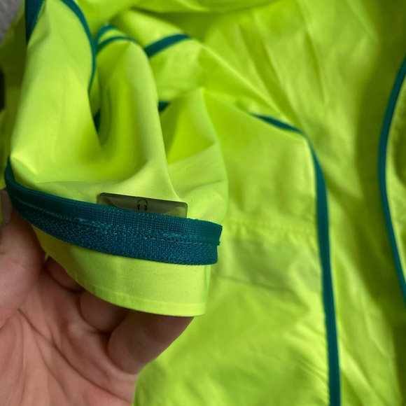 Nike Storm-Fit Running Windbreaker Jacket neon yellow size Small - Picture 8 of 12